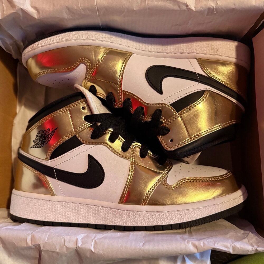 Jordan 1 Mid Metallic Gold GS shoes size 5.5y